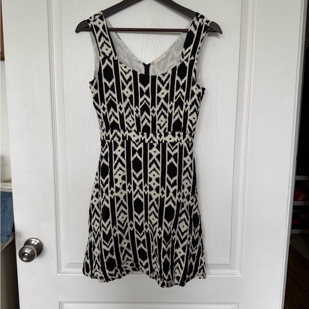 Black and White Patterned Dress with pockets